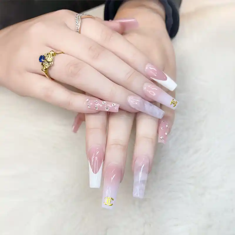 Artificial nails service